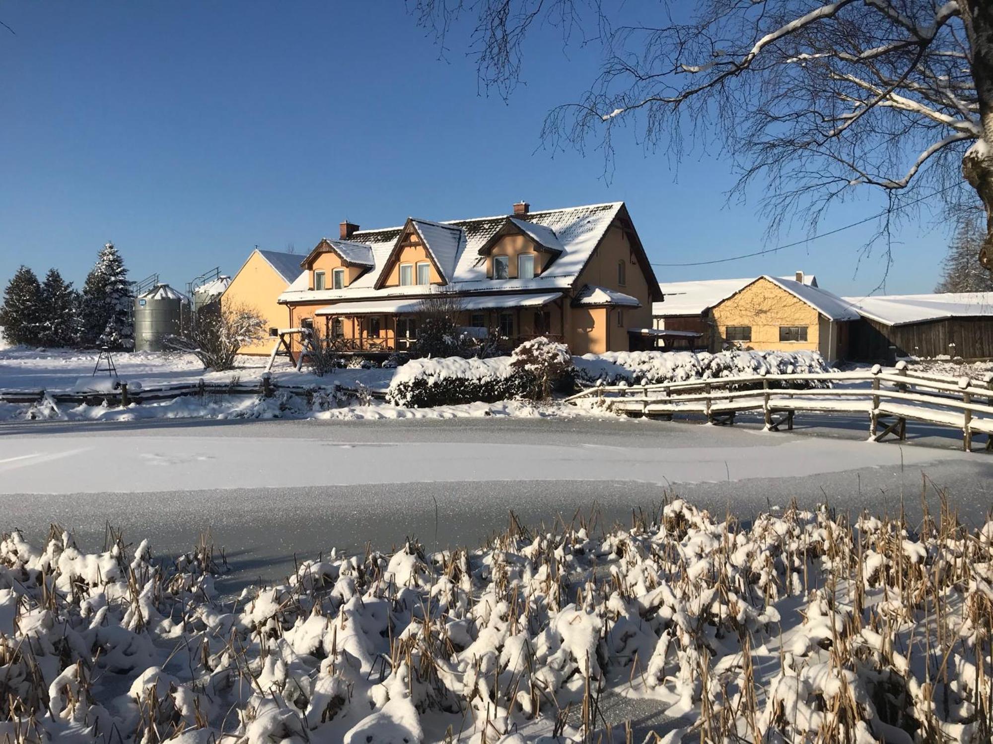 Chociwlanka Villa Bobolice  Bagian luar foto
